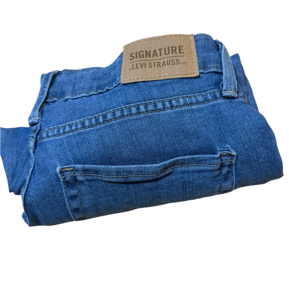 Signature Levi’s Strauss Mid-rise skinny